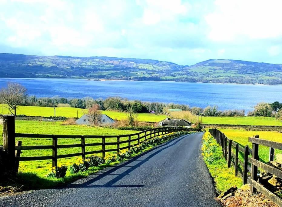 Cosy Self Contained Cottage With Stunning Views Killaloe Esterno foto
