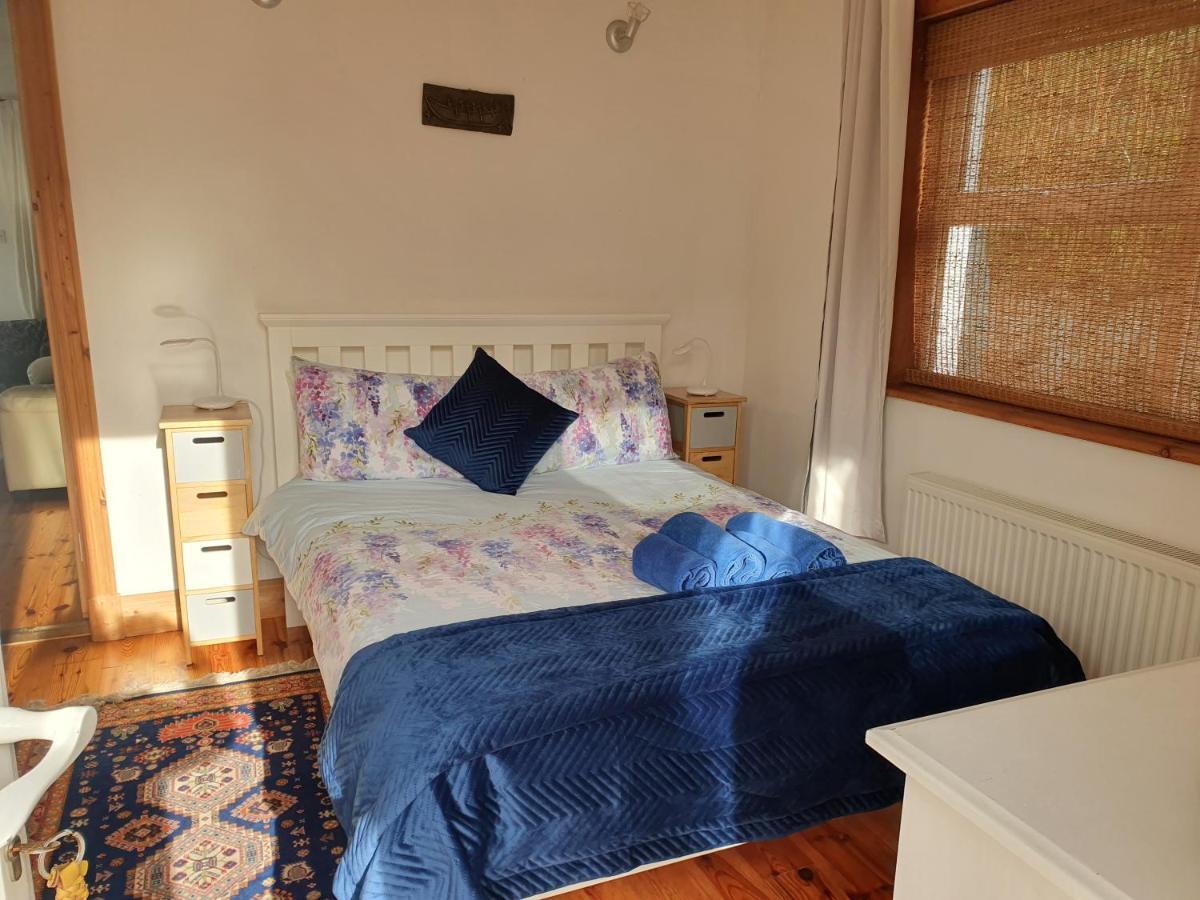 Cosy Self Contained Cottage With Stunning Views Killaloe Esterno foto