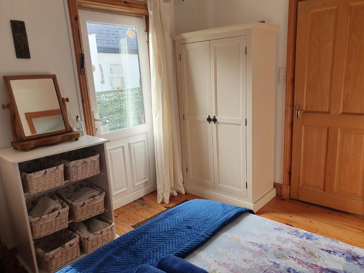 Cosy Self Contained Cottage With Stunning Views Killaloe Esterno foto